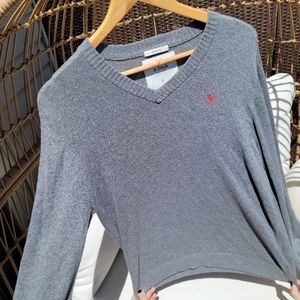 ABRECROMBIE AND FITCH SWEATER